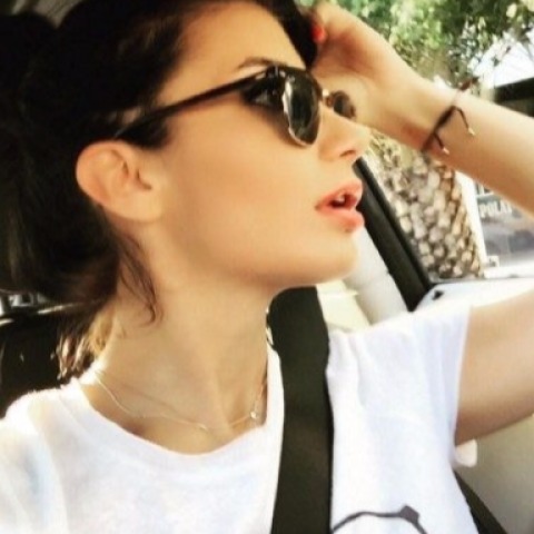 Qemgin qiz yaprak
